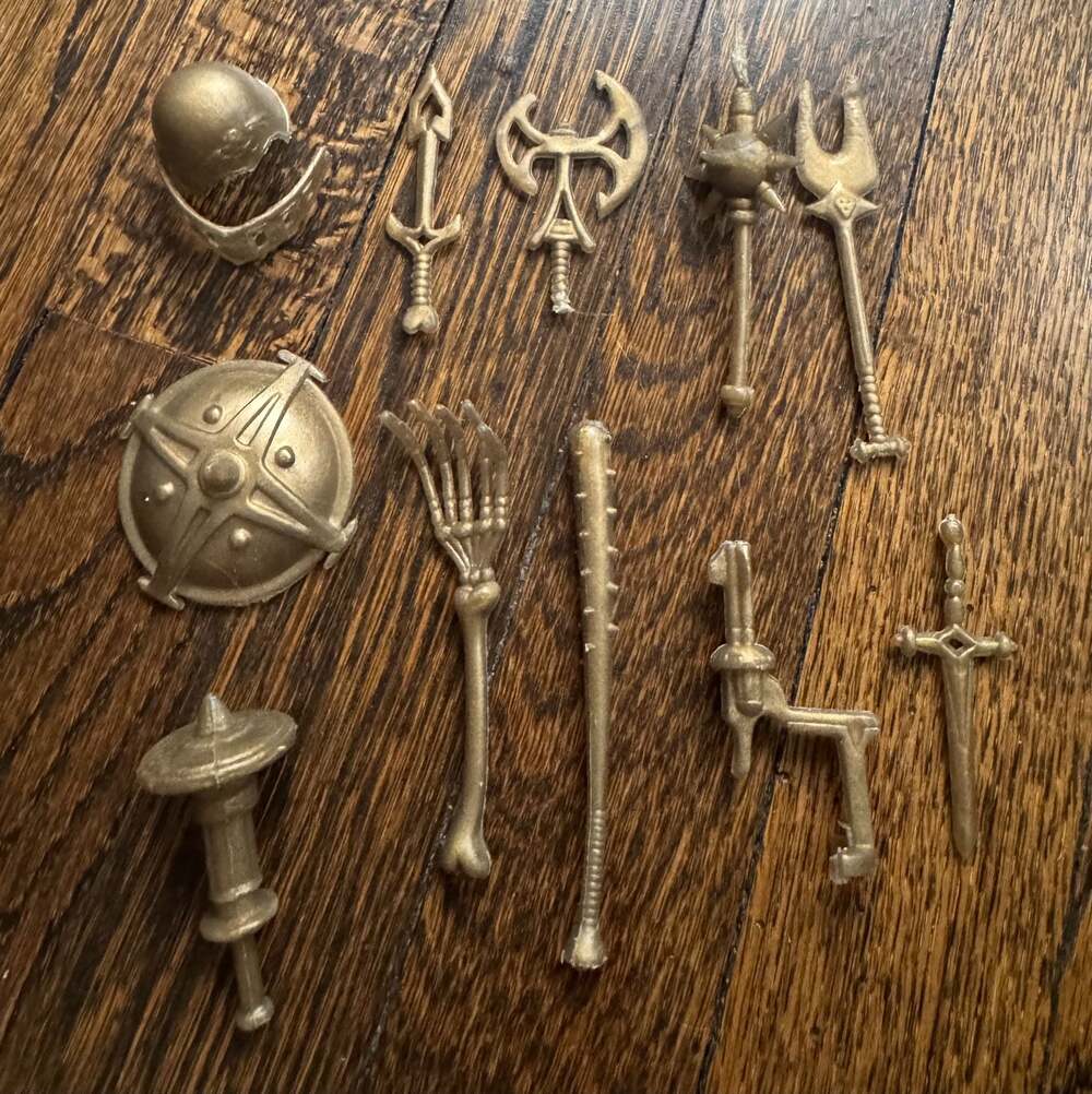 VTG ‘83 Imperial Dragons Knights and Daggers Gold Weapon Accessories (11 pc LOT)